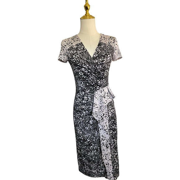 BCBGMAXAZRIA Women's XS Wrap Dress Black White V-Neck Short Sleeve Abstract - Picture 1 of 11